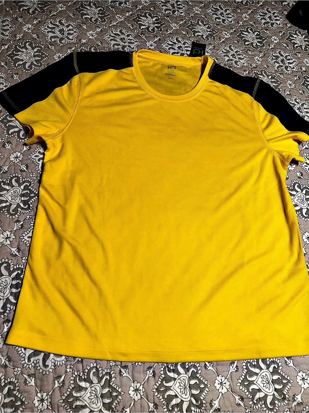iO Performance Tee Color Block Tee in Yellow & Navy Blue Size Large NWT